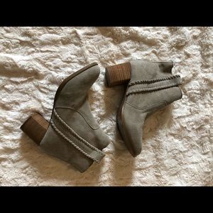 Coconuts by Matisse grey suede ankle booties